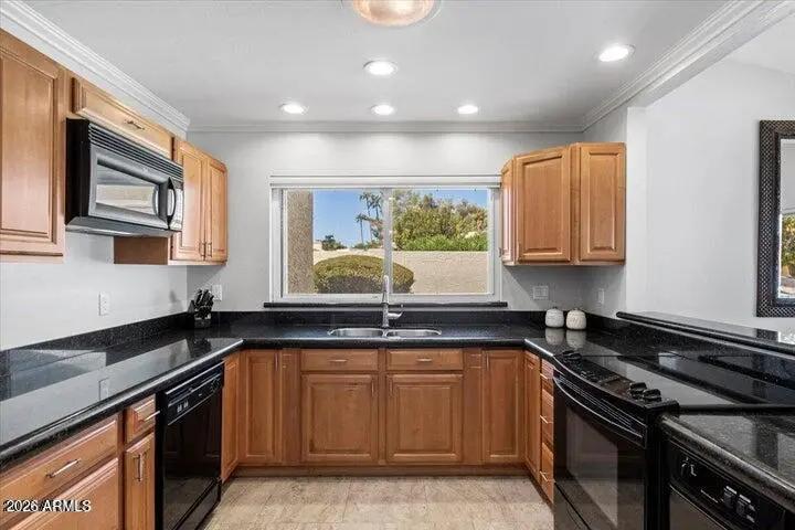 Real Estate Picture 6
