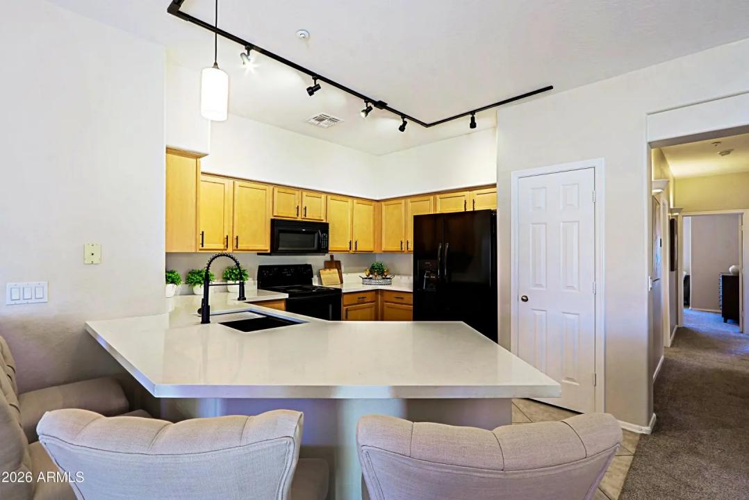 Real Estate Picture 4
