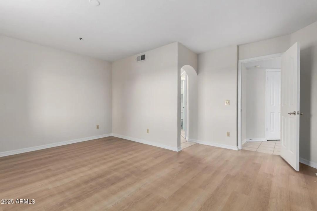 Real Estate Picture 14