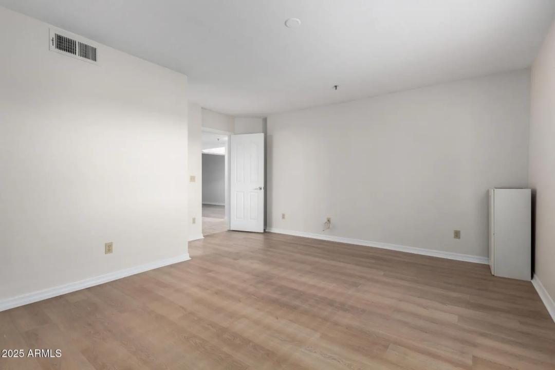 Real Estate Picture 16