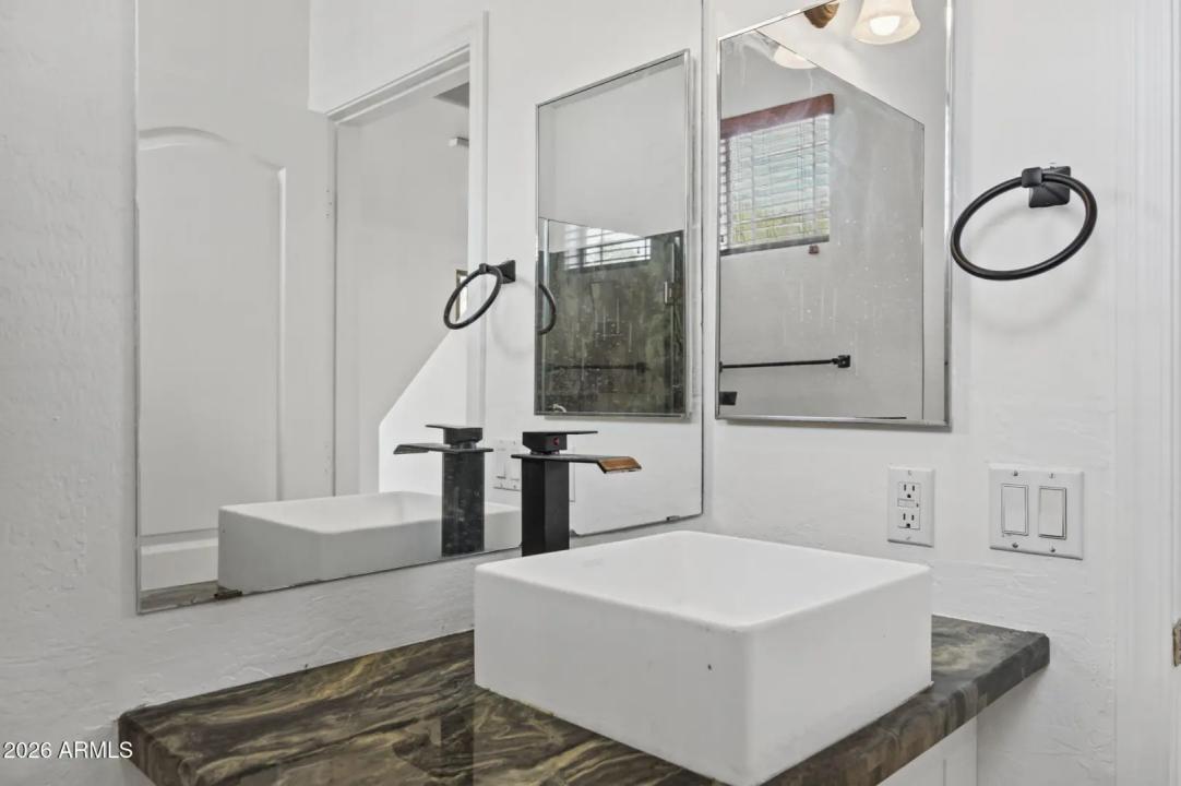 Real Estate Picture 18