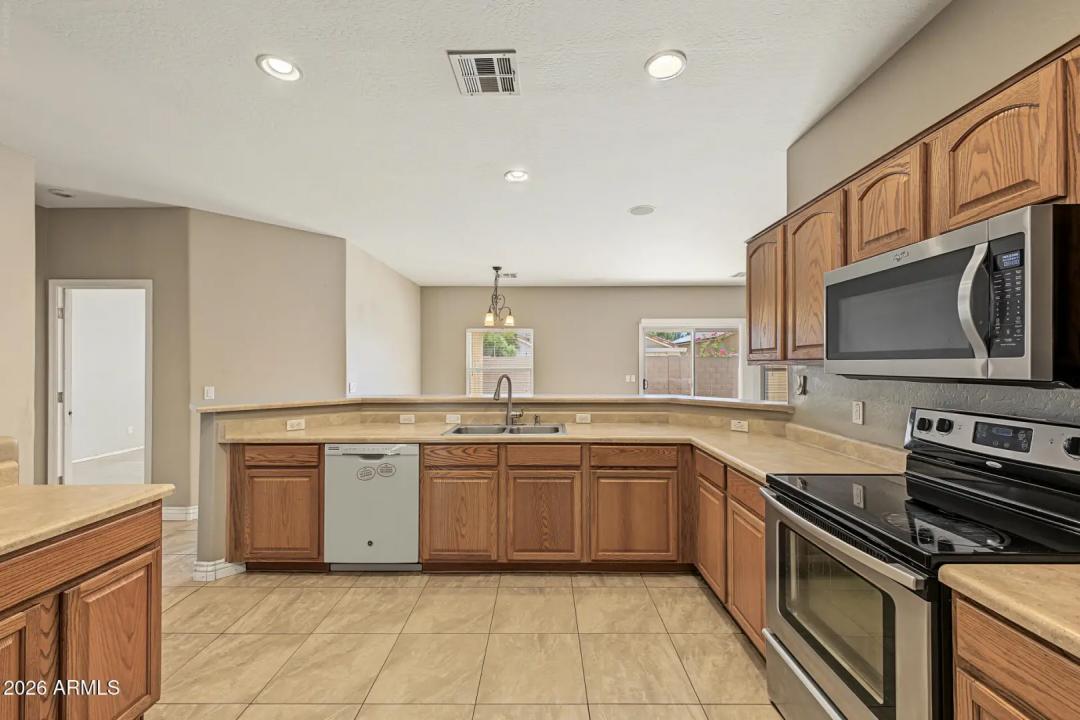 Real Estate Picture 11
