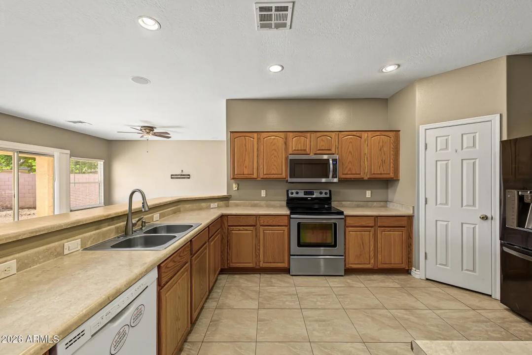 Real Estate Picture 12