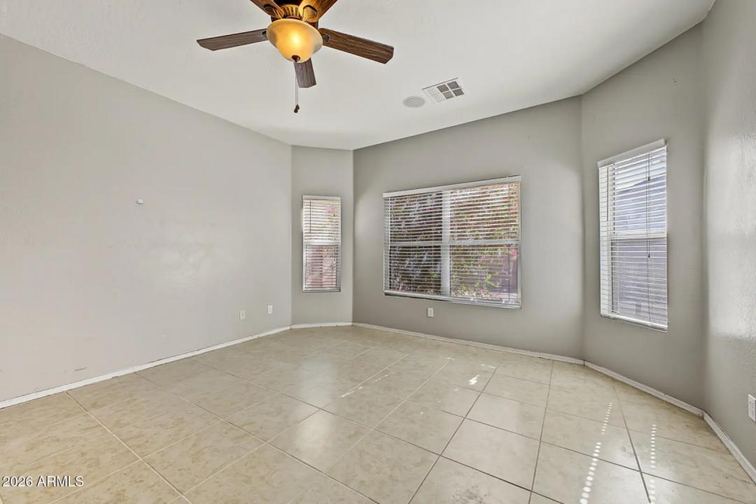 Real Estate Picture 14