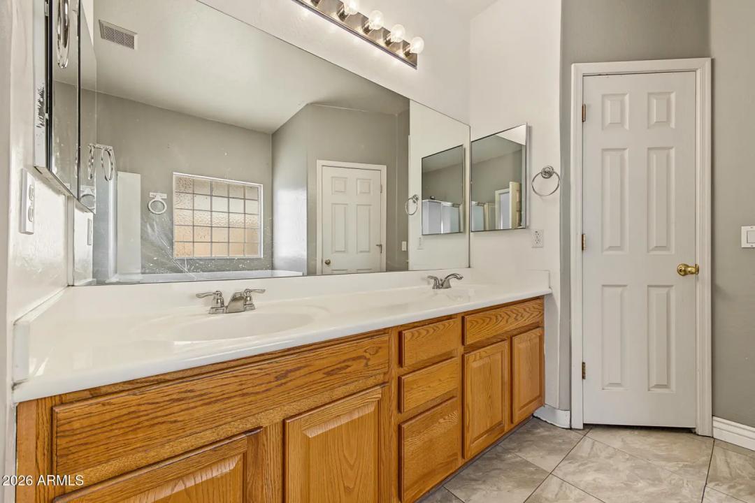 Real Estate Picture 18
