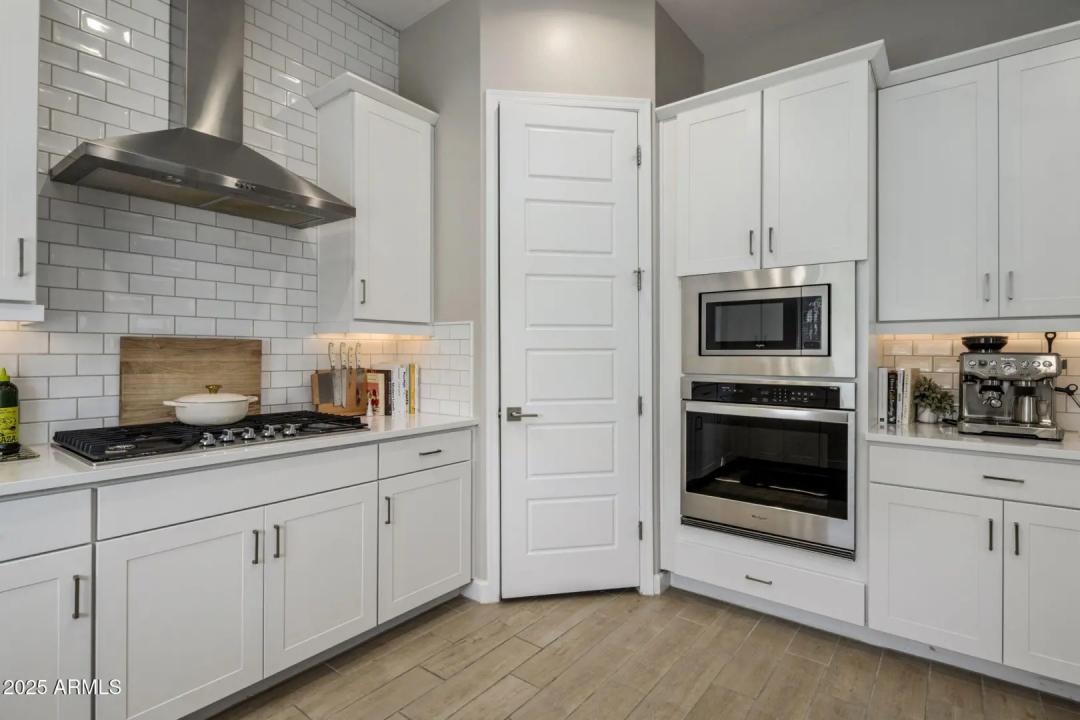 Real Estate Picture 13