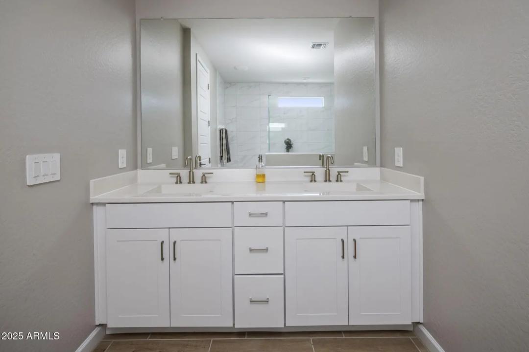 Real Estate Picture 25