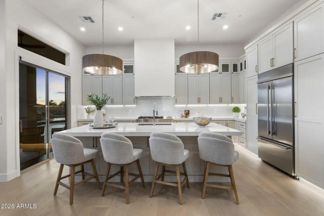 Real Estate Picture 3