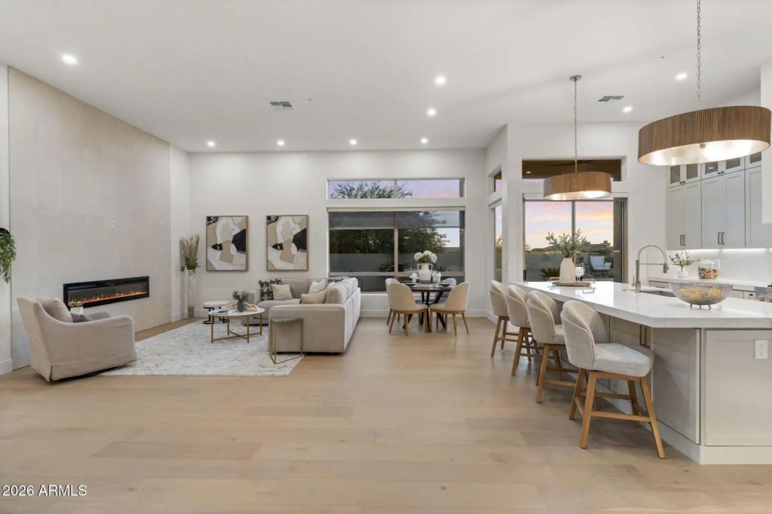 Real Estate Picture 4