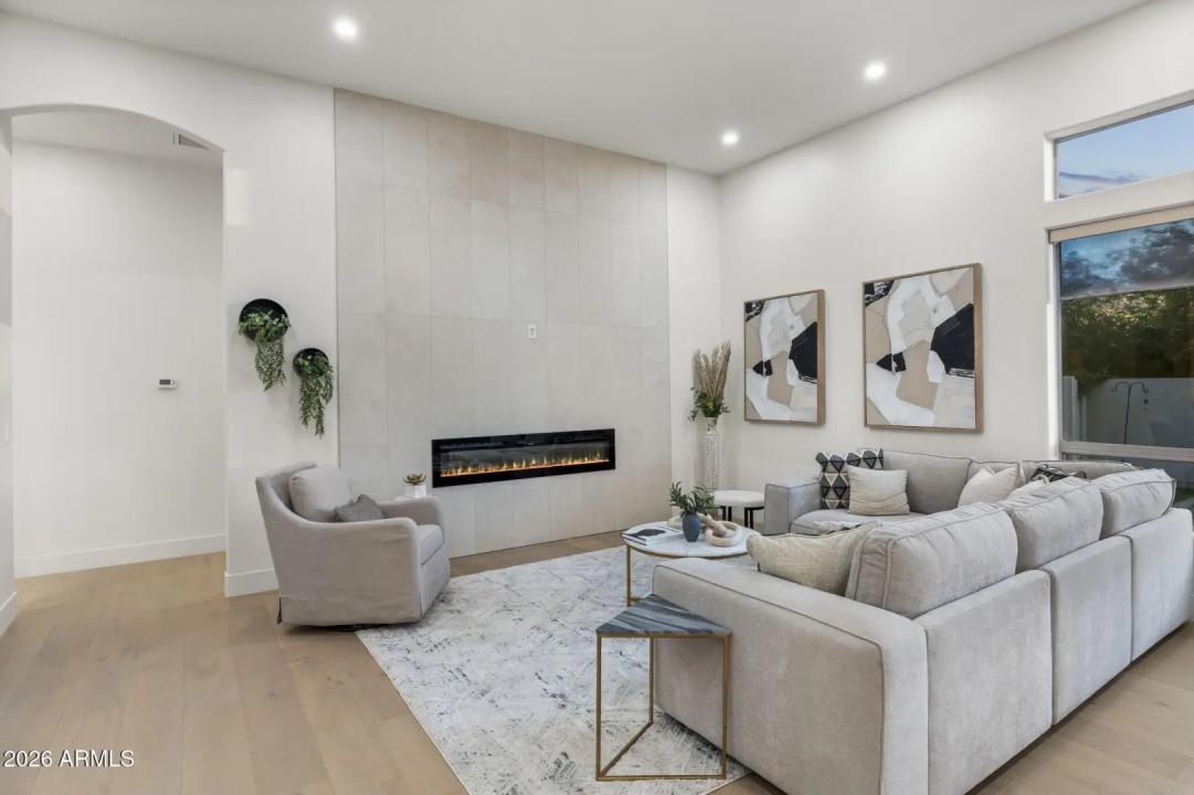 Real Estate Picture 7