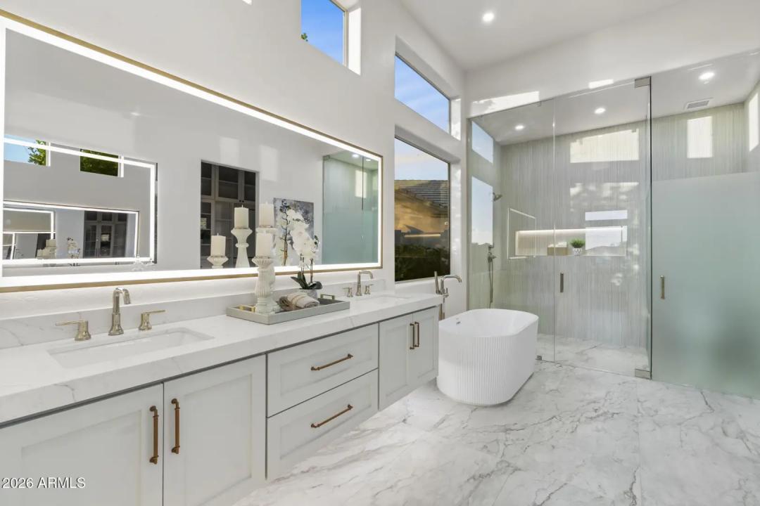 Real Estate Picture 11