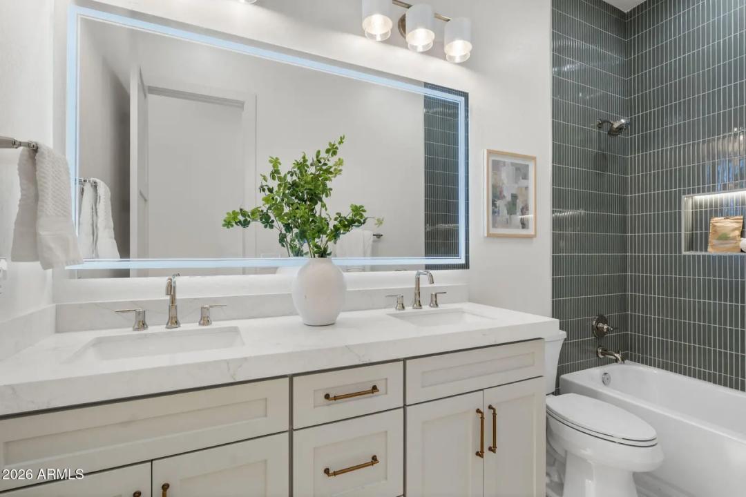 Real Estate Picture 13