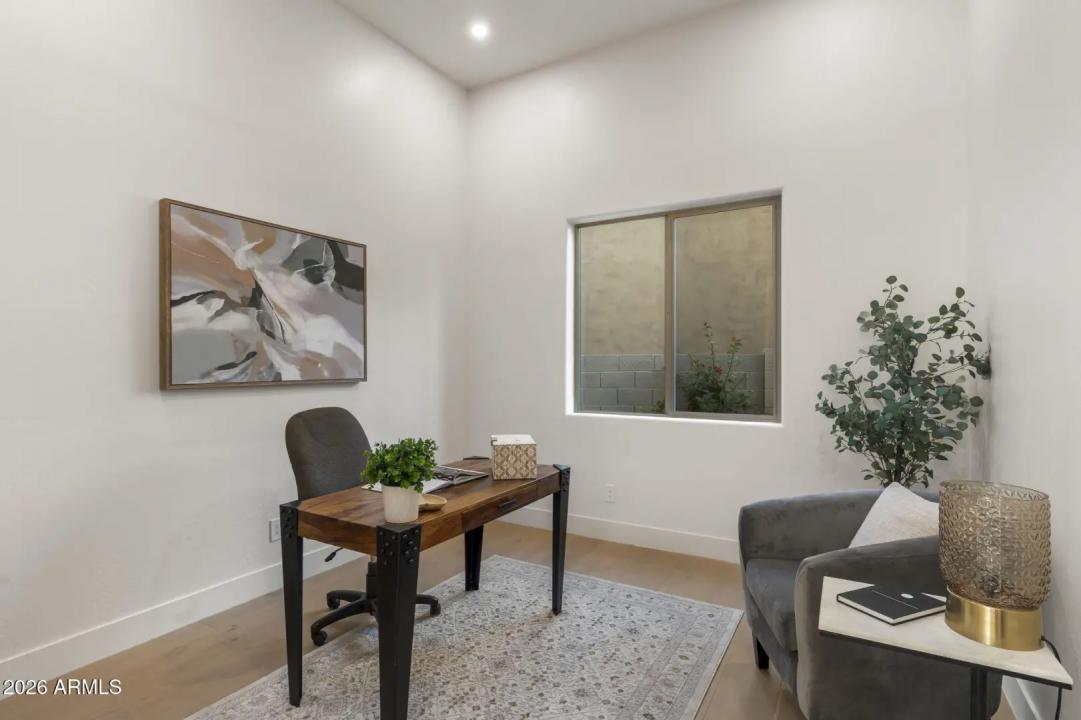 Real Estate Picture 14