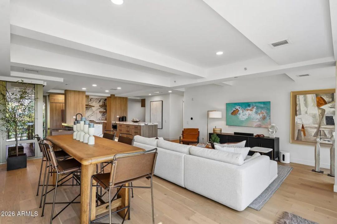 Real Estate Picture 4