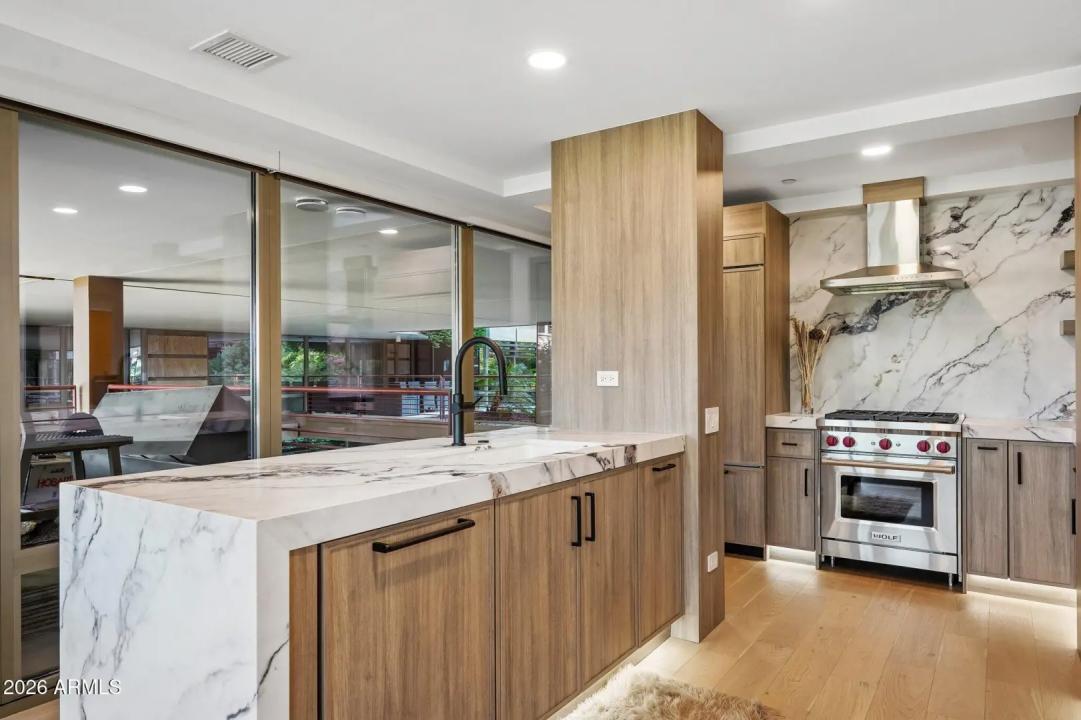 Real Estate Picture 7