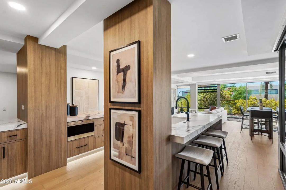 Real Estate Picture 8