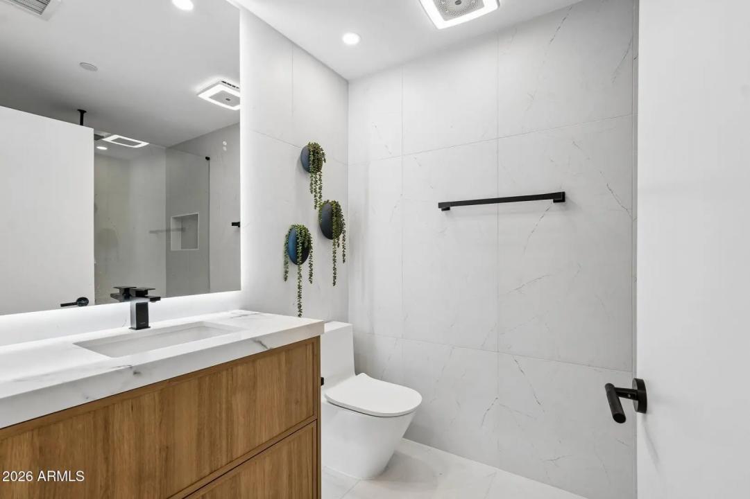Real Estate Picture 13