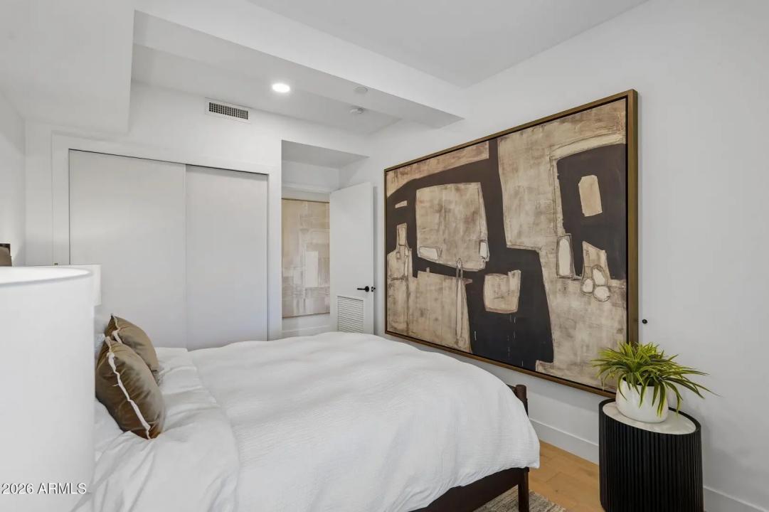 Real Estate Picture 16