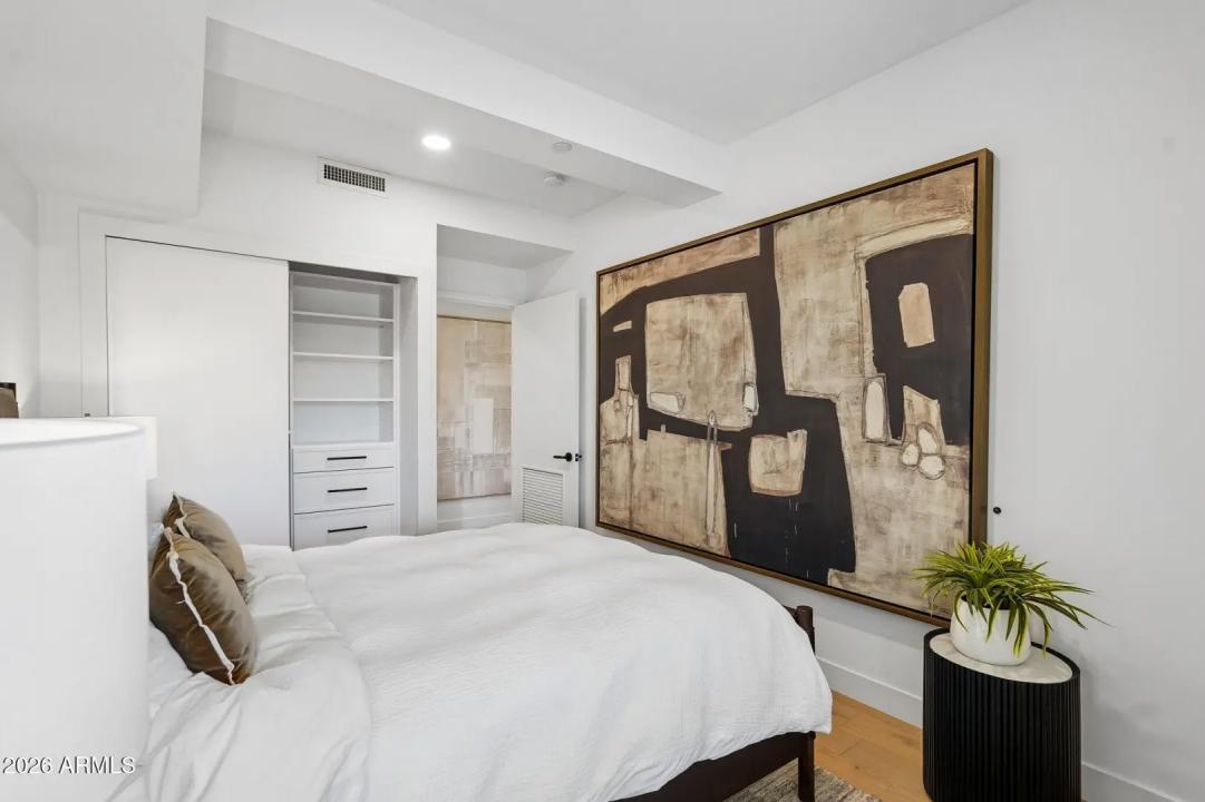 Real Estate Picture 17