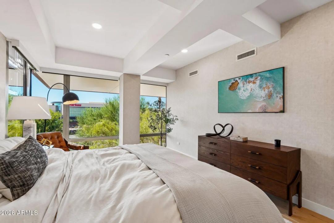 Real Estate Picture 30