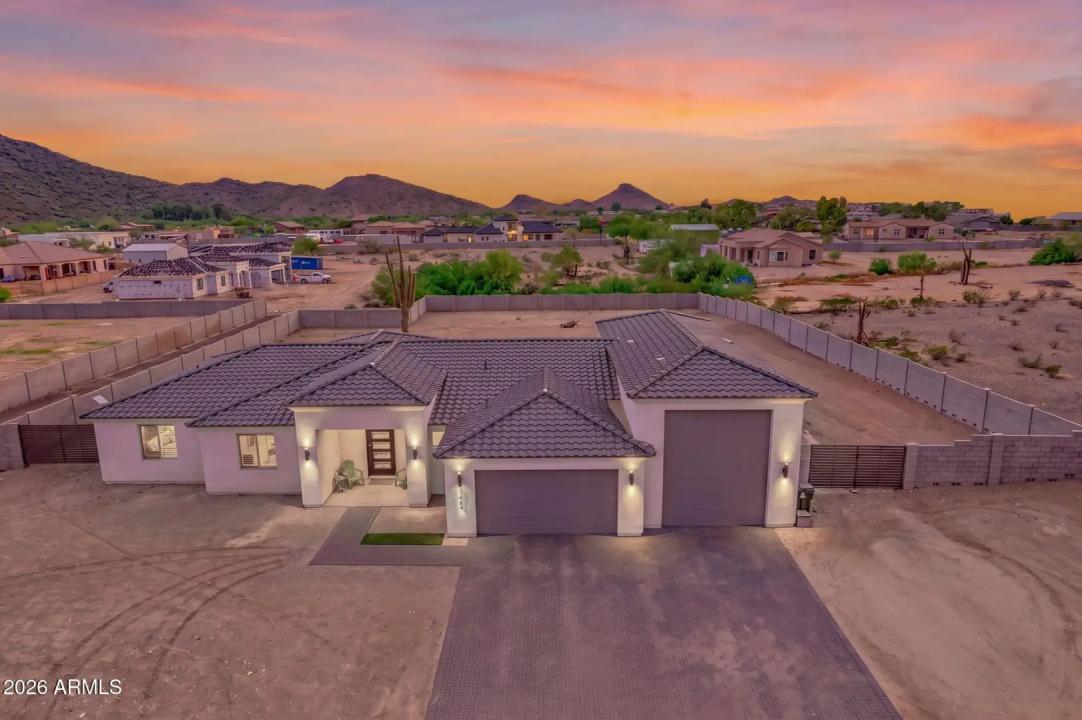 Real Estate Picture 3