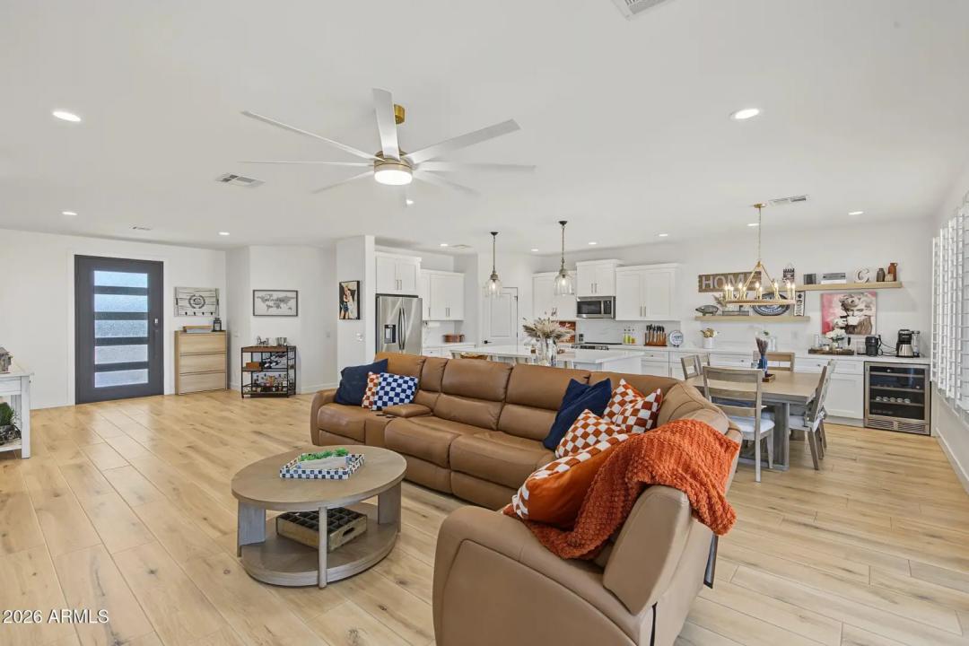 Real Estate Picture 8