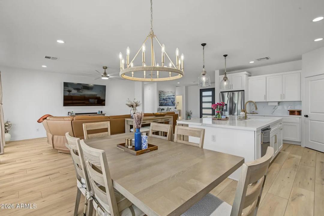 Real Estate Picture 17