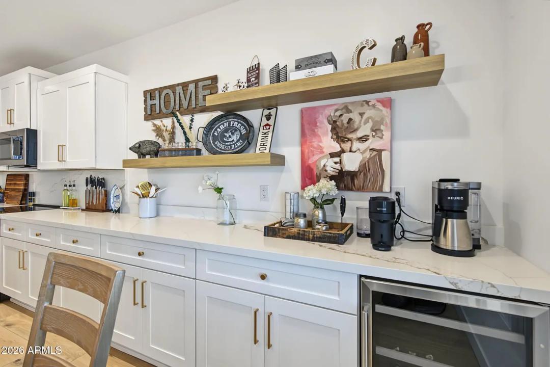 Real Estate Picture 14
