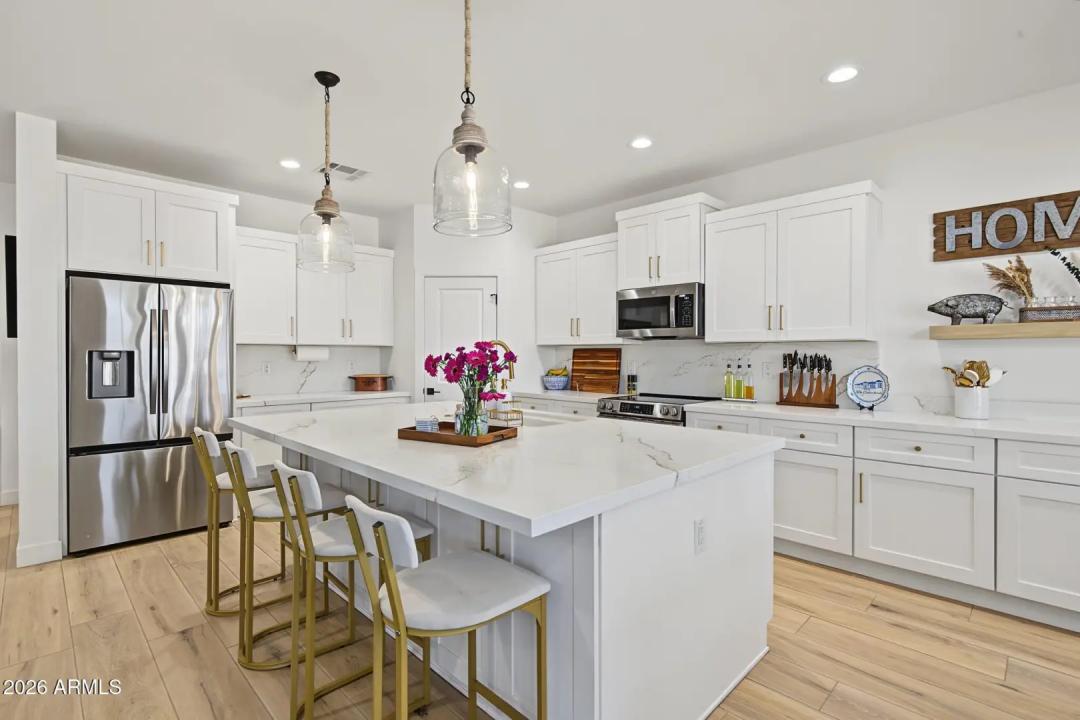 Real Estate Picture 9