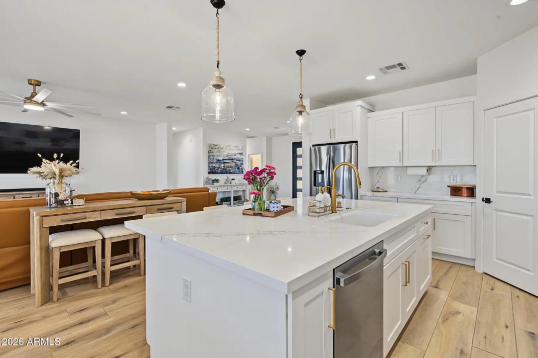 Real Estate Picture 11