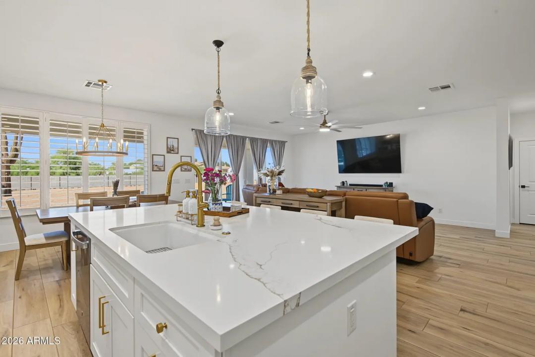 Real Estate Picture 12
