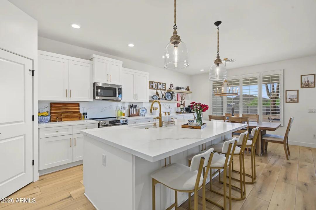 Real Estate Picture 10