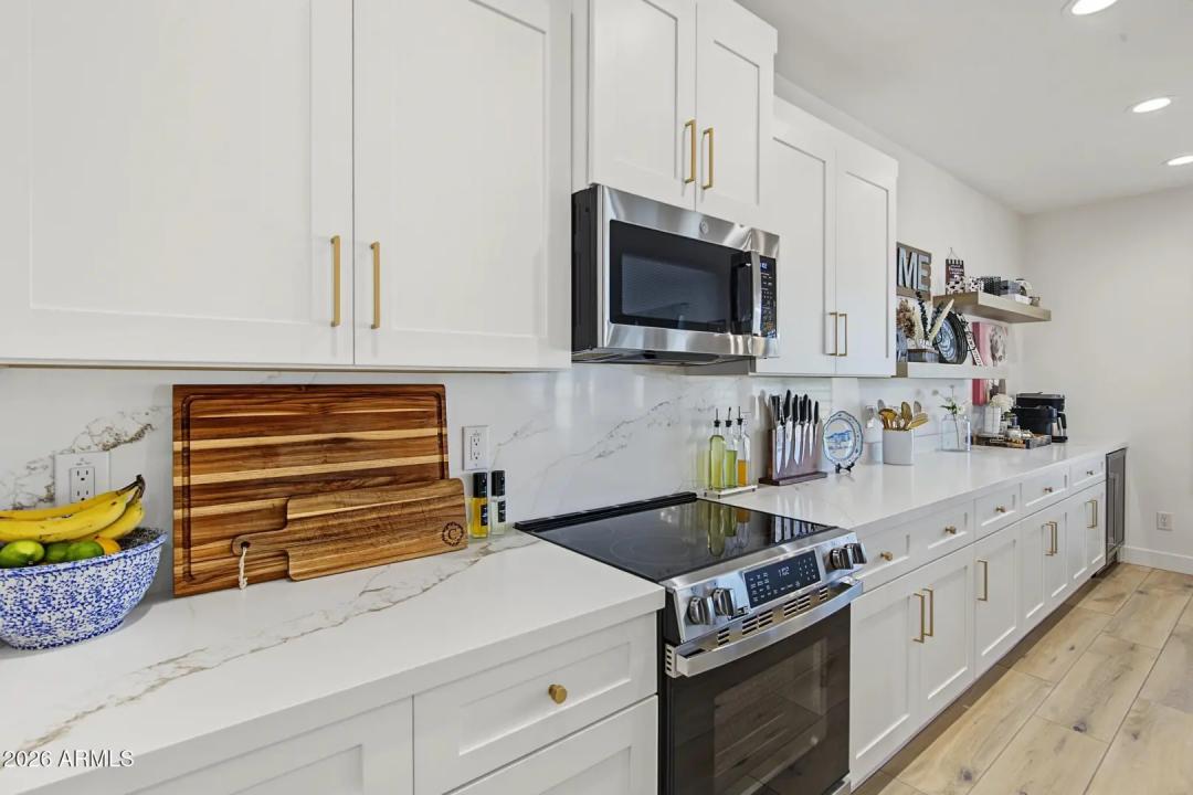 Real Estate Picture 13
