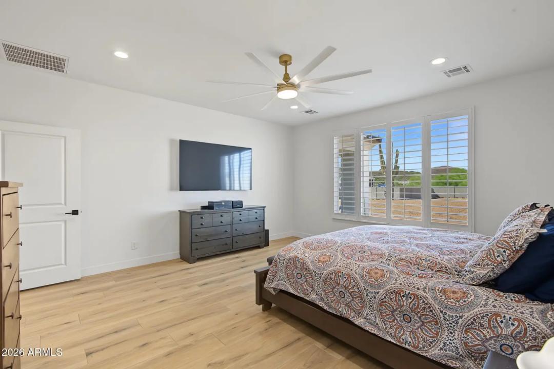 Real Estate Picture 22