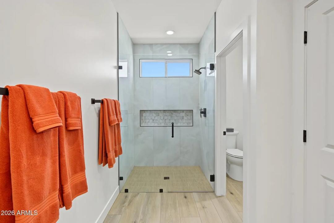 Real Estate Picture 24