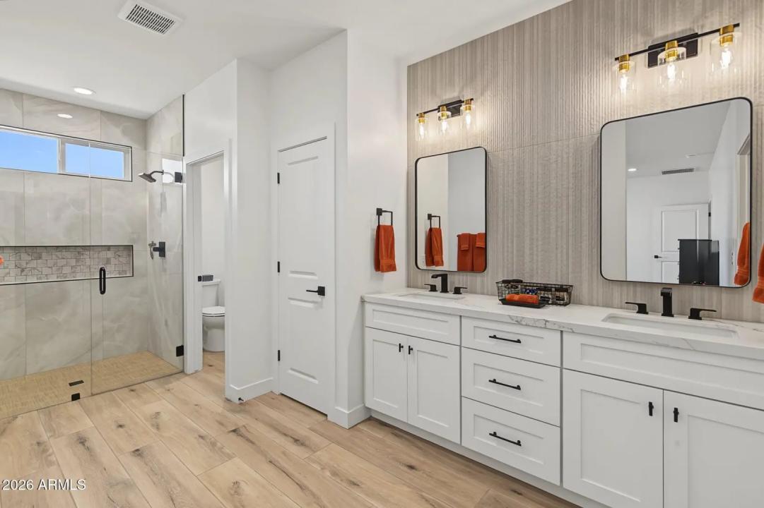 Real Estate Picture 23