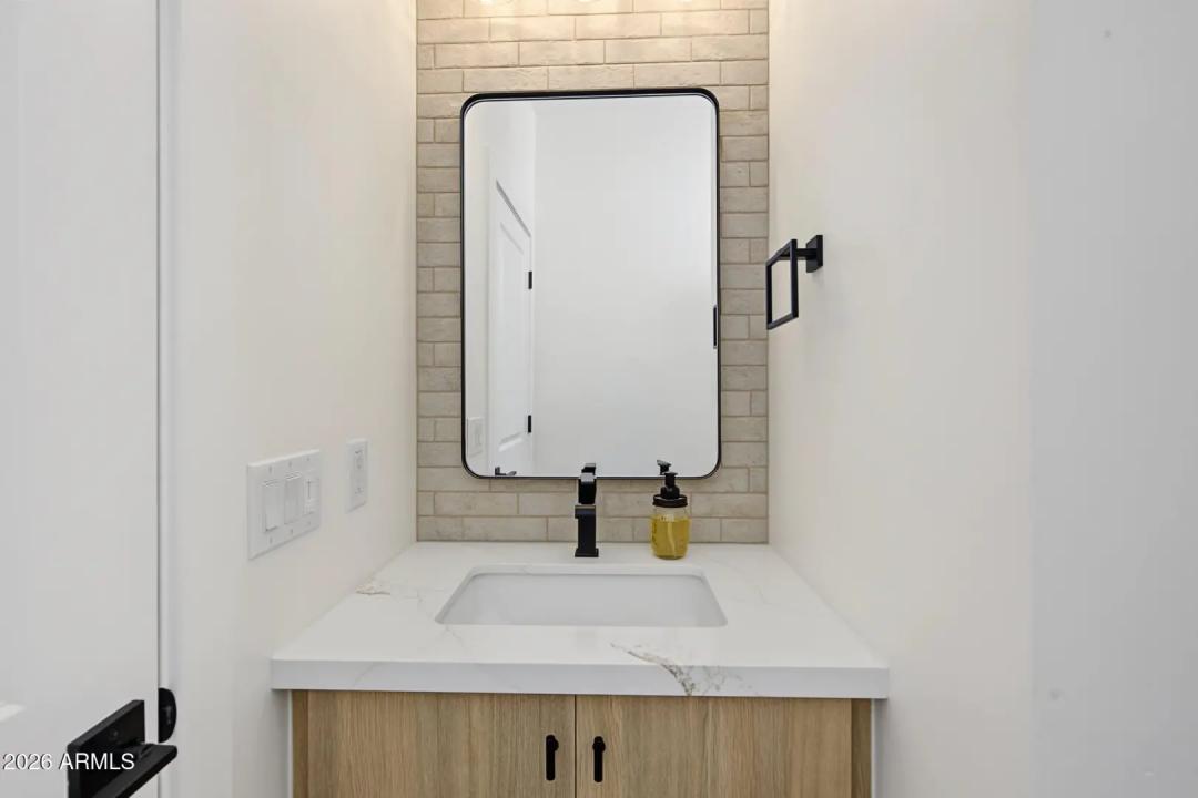 Real Estate Picture 32