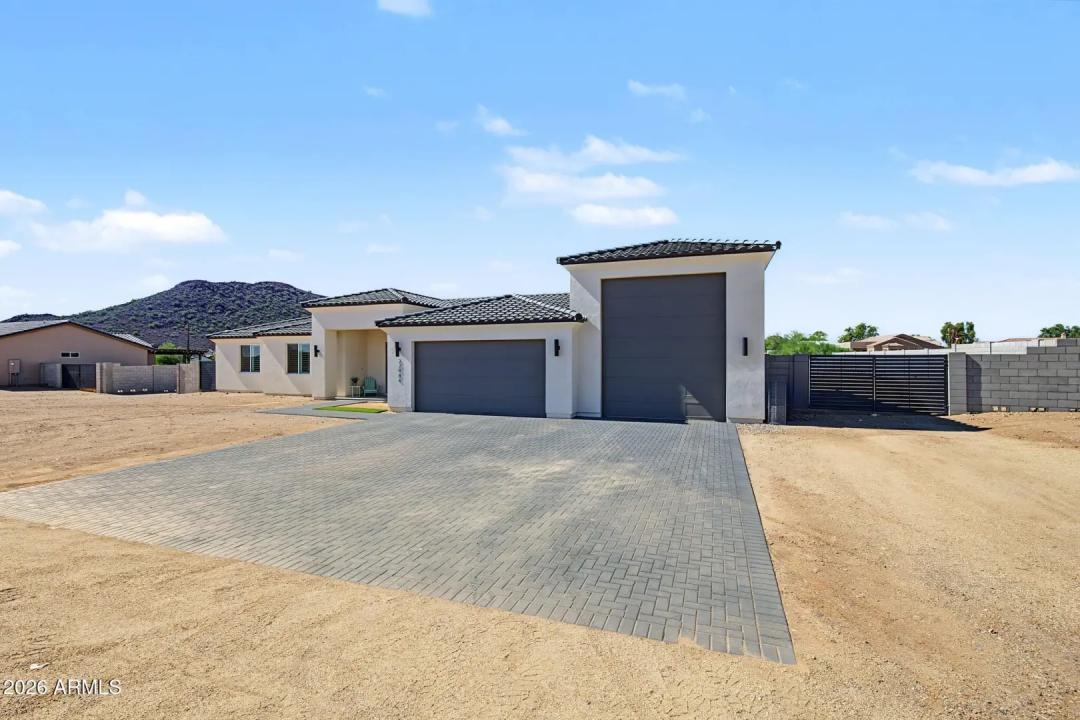 Real Estate Picture 4