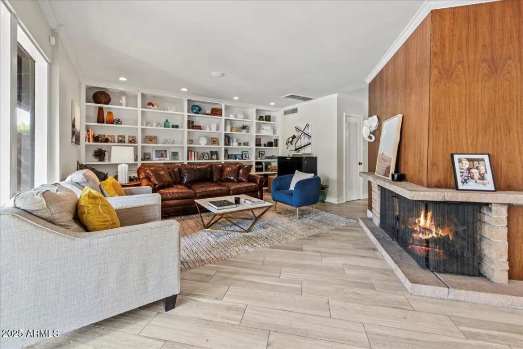 Real Estate Picture 4