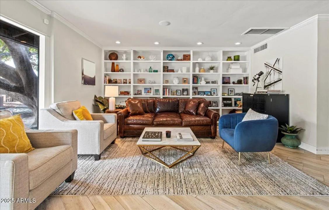 Real Estate Picture 5