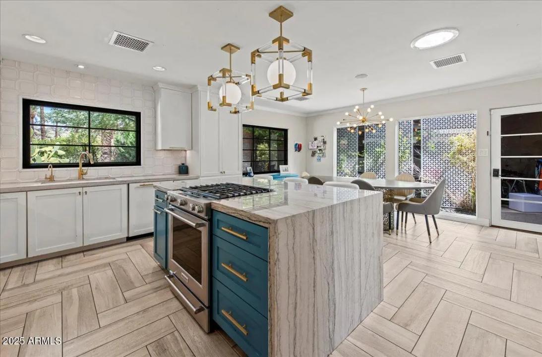 Real Estate Picture 7