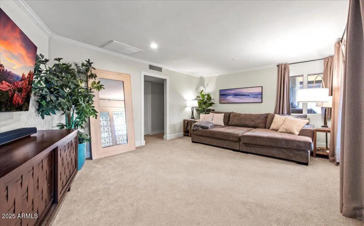 Real Estate Picture 12