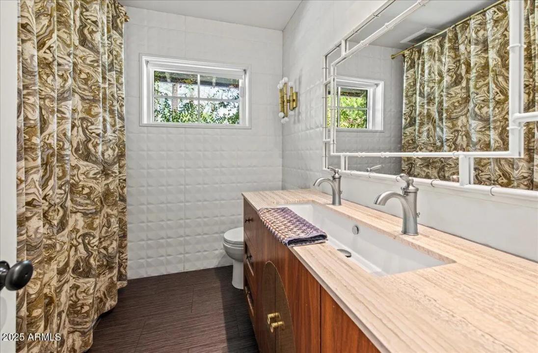Real Estate Picture 24