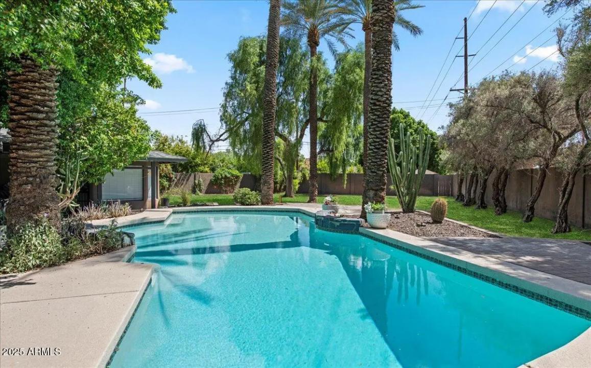 Real Estate Picture 30