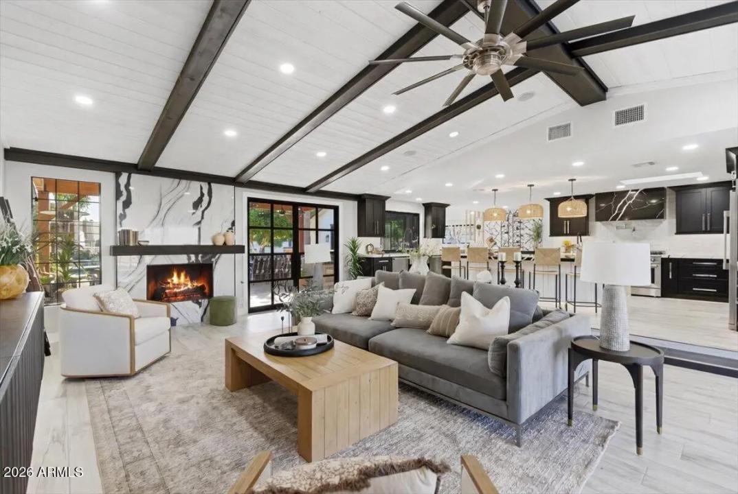 Real Estate Picture 4