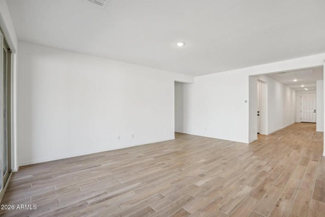 Real Estate Picture 8