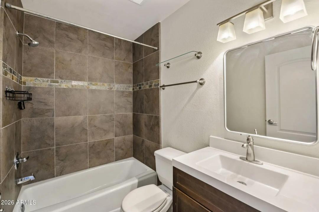 Real Estate Picture 11