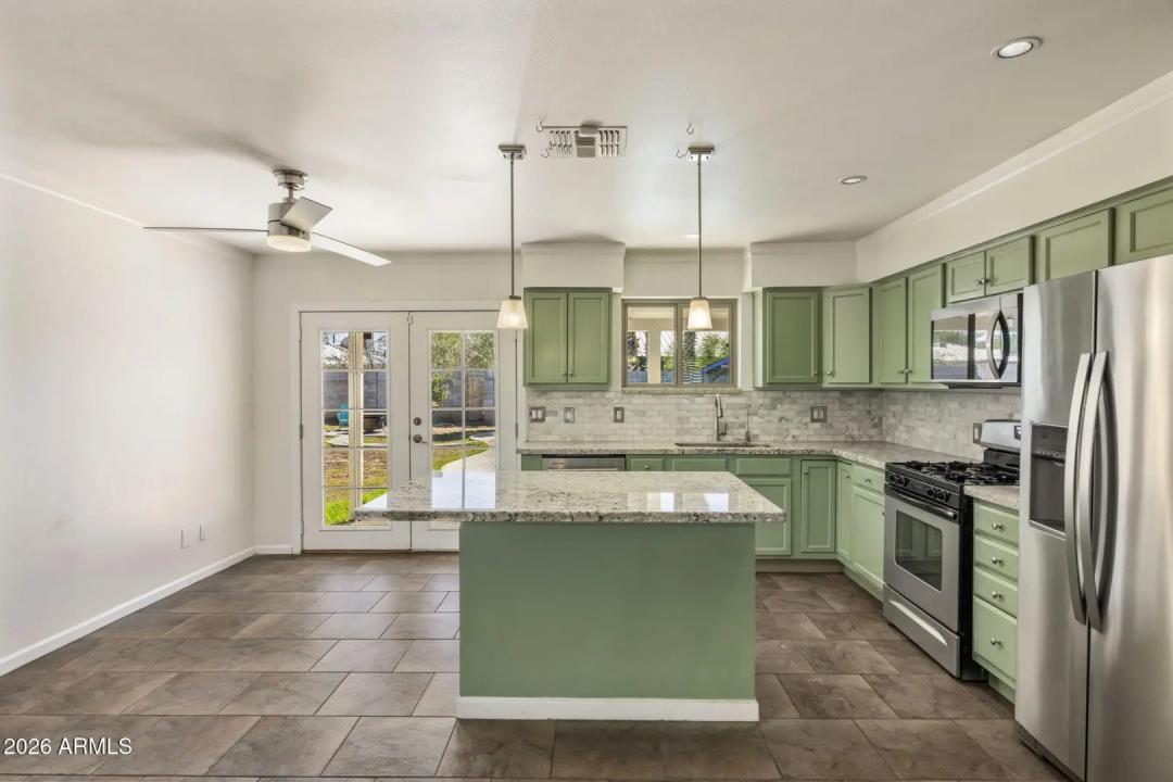 Real Estate Picture 4