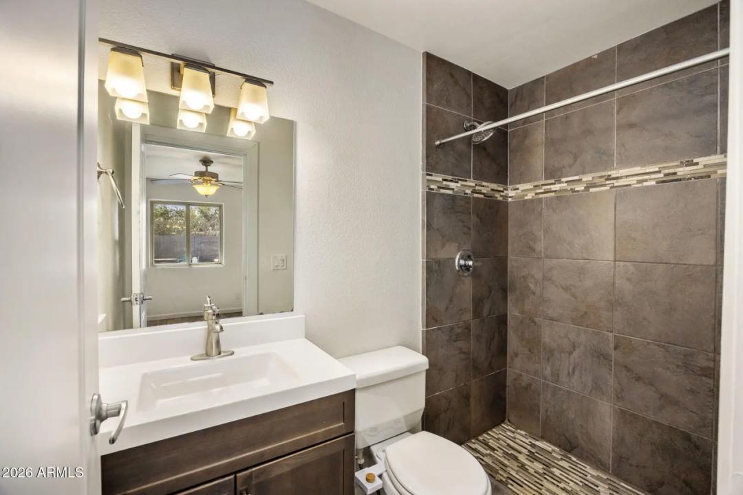 Real Estate Picture 9