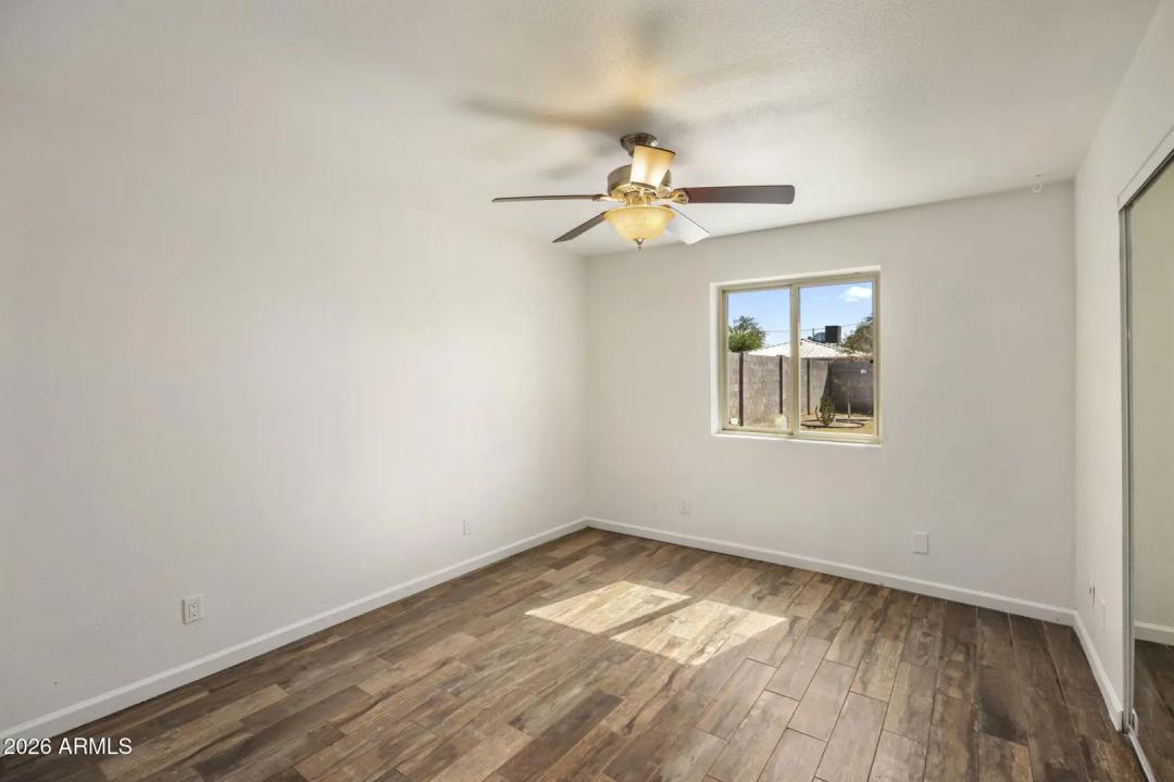 Real Estate Picture 7